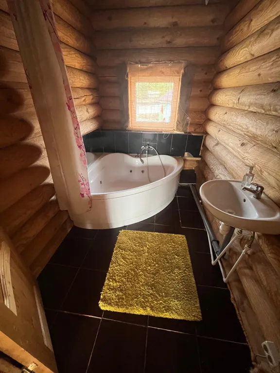 Срубовой дом с большим бассейном и шикарным видом на Жигулевские горы