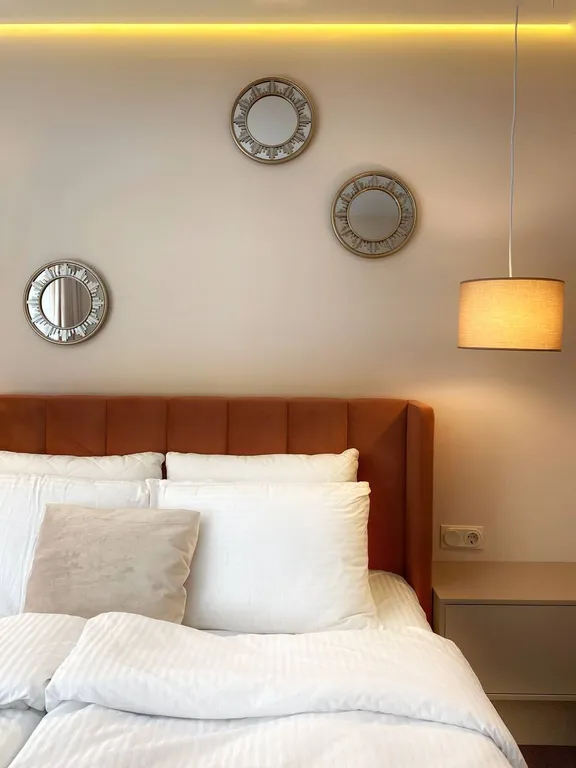 Дизайнерская 2-к квартира с французским балкончиком