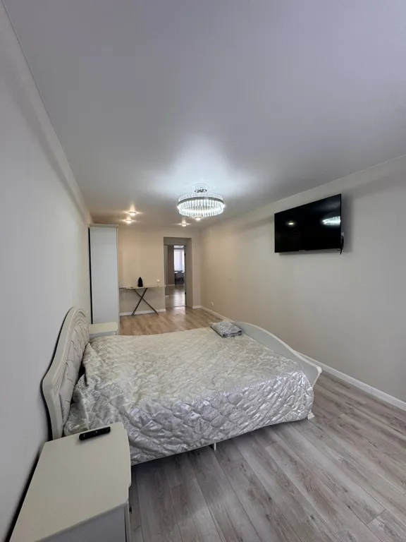 Новая дизайнерская квартира с новым ремонтом и мебелью