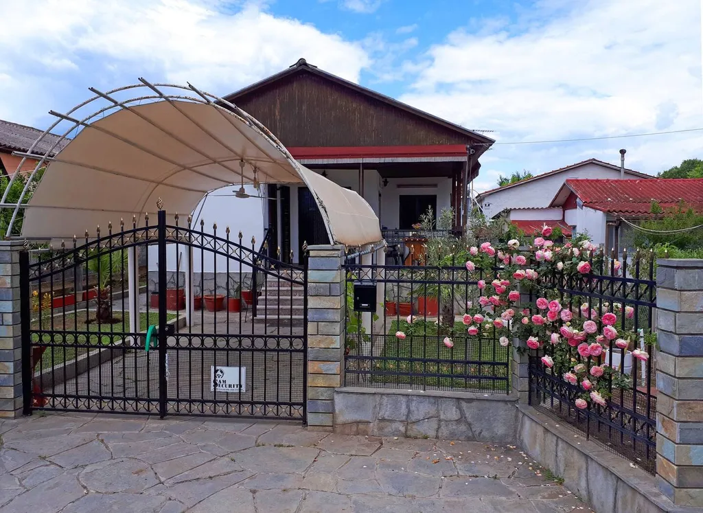 Коттедж Загородный дом у моря — аренда посуточно в Нео-Муданья