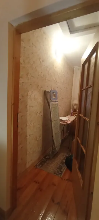 Уютный просторный дом с камином электрическим