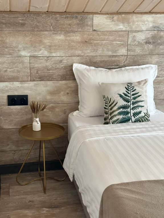 таунхаус на берегу озера с панорамными окнами, сауной и зоной барбекю