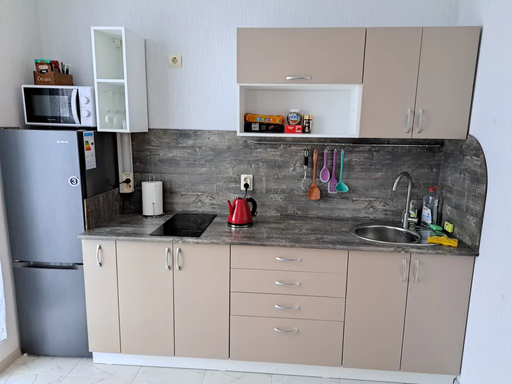 Современная студия в тихом районе, рядом с бассейном и  парковкой