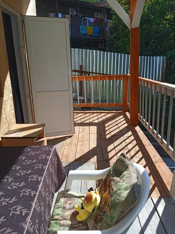 Домик с видом на лес и на море