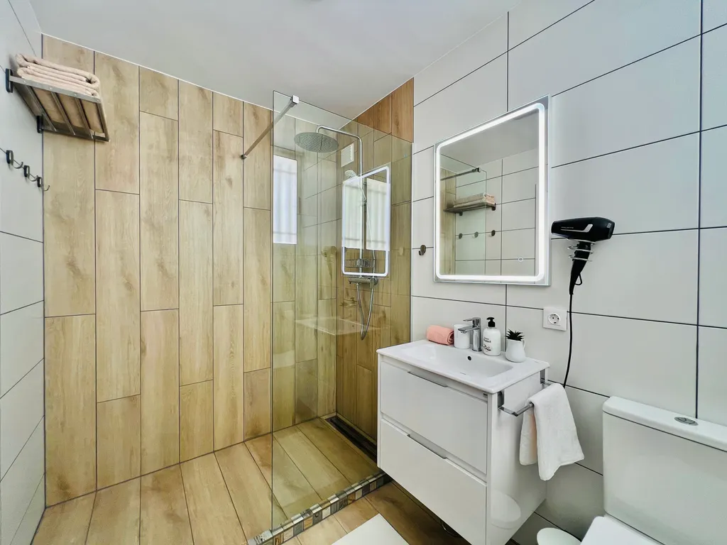 PaulMarie Apartment with heated pool in Las Brisas