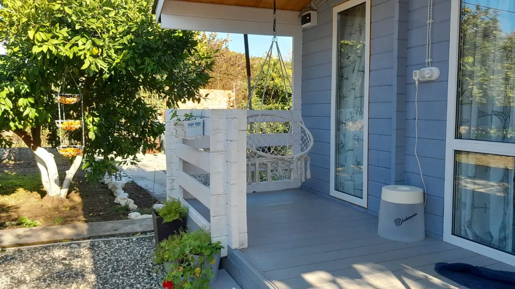 Уютный домик на большом участке с садом