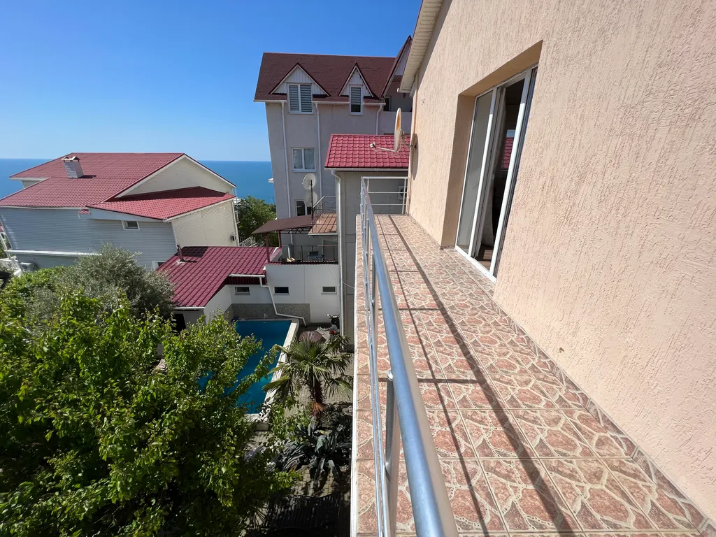 Дом с бассейном и баней