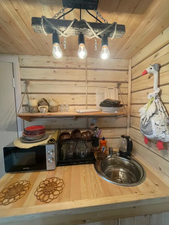 Уютный дом рядом с лесом