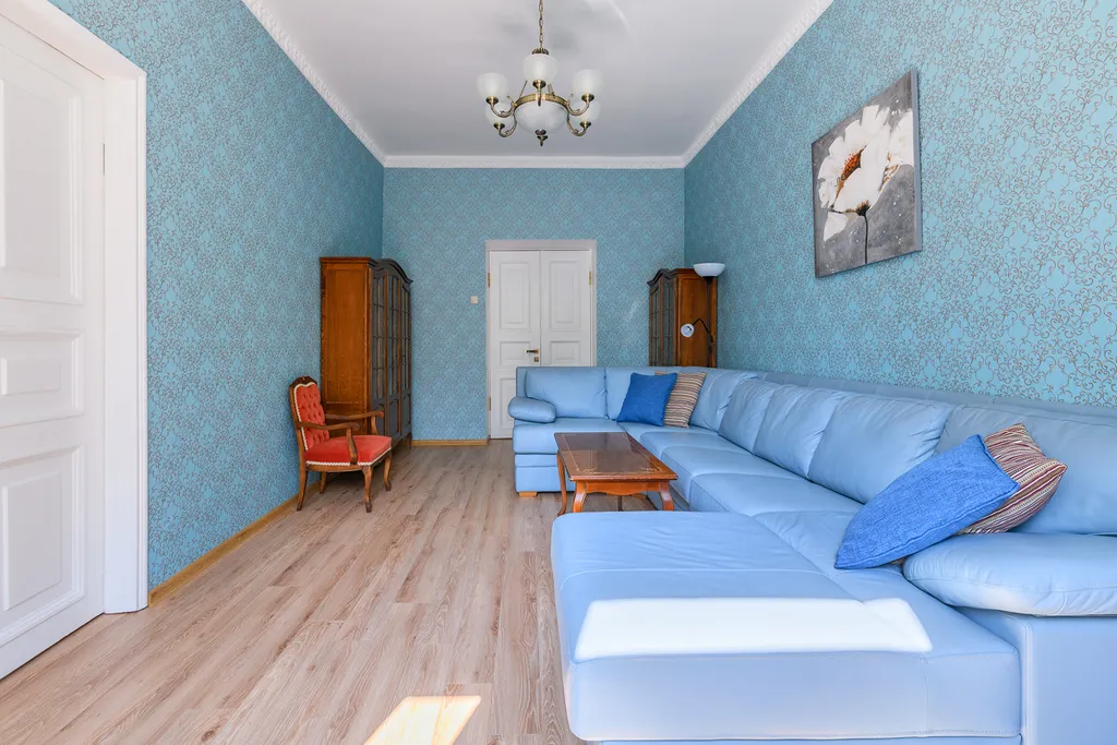 Роскошная квартира с балконом и парковкой рядом с Петропавловкой