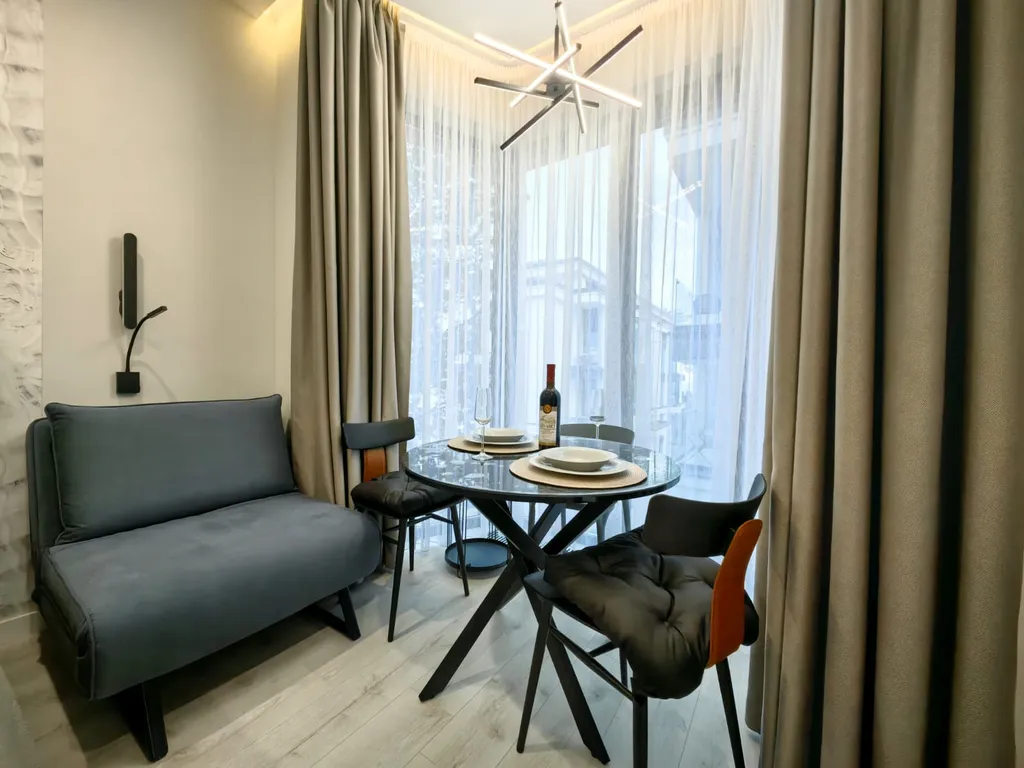 Дизайнерский апартамент с видом на бассейн