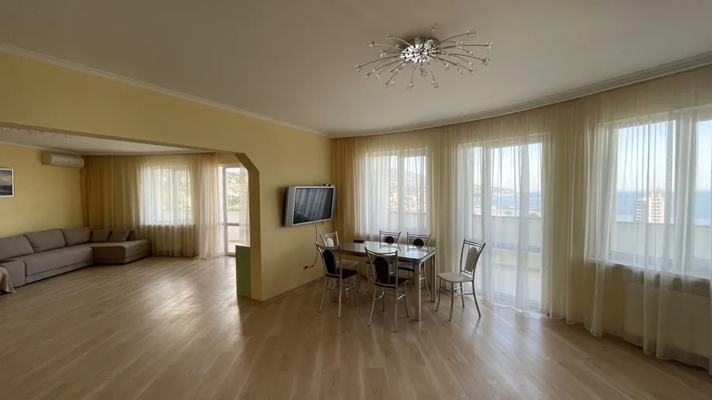 Шикарная видовая квартира в центре