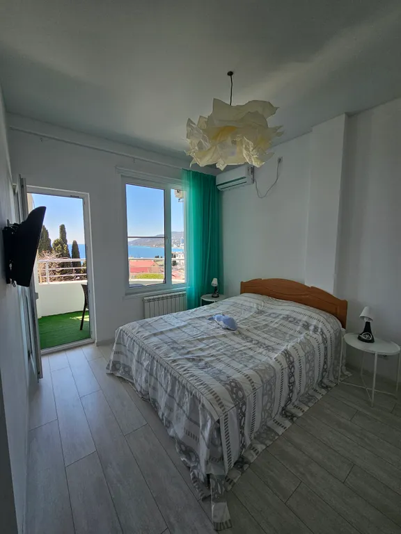 Квартира с террасой, видом на море, в 3 минутах от пляжа