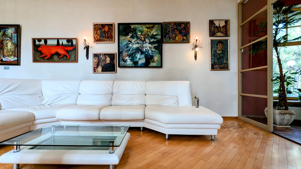 Дом с бассейном в 3 километрах от МКАД