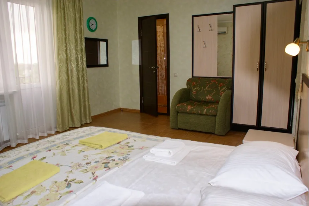 Комната с балконом