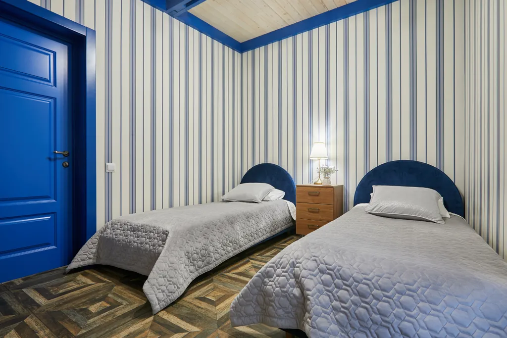 Большой коттедж с 5 спальнями, камином и террасой, Василек