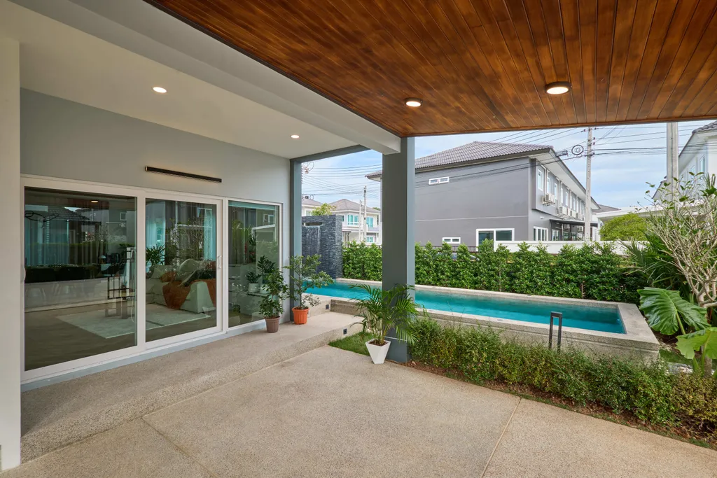 Новая luxury-вилла с шикарным панорамным бассейном