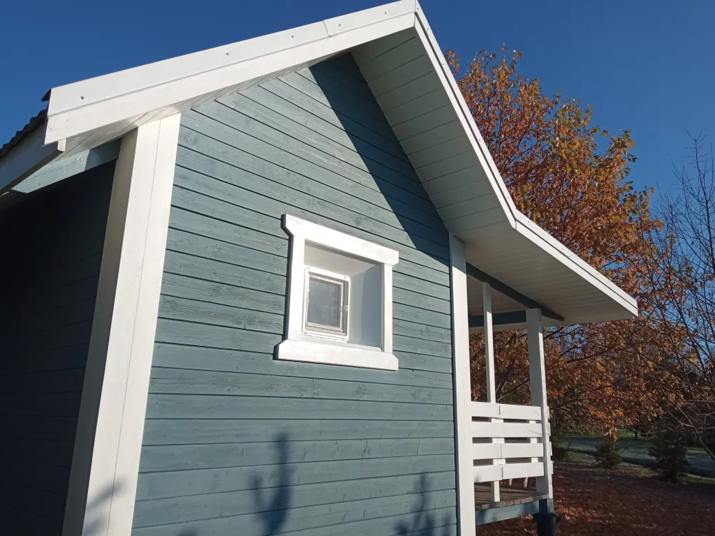 Домик у самого озера