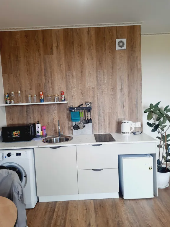 Современная, комфортная студия с видом на лес и горы