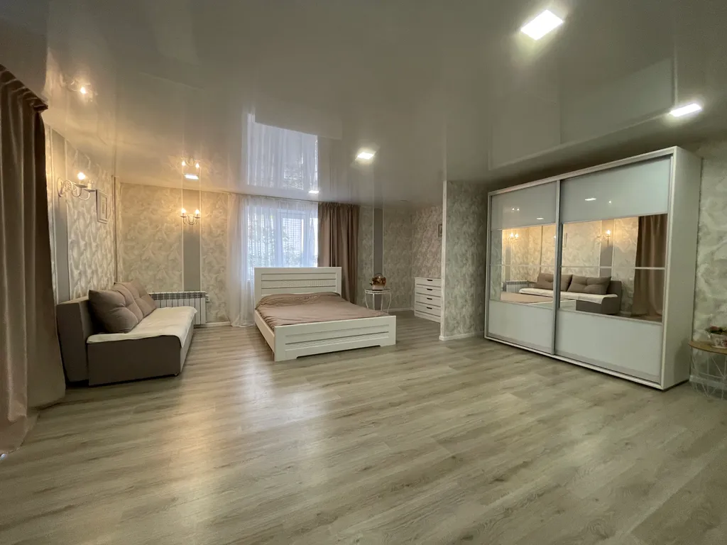 Большая шикарная квартира-студия в центре возле моря