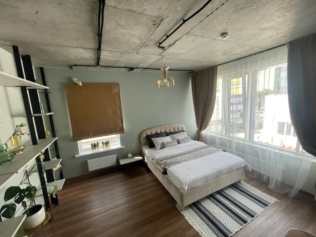 Просторная и светлая квартира с огромными окнами