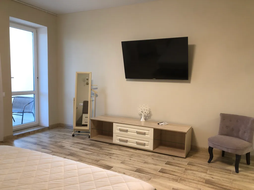 Комната с отдельной кухней, балконом