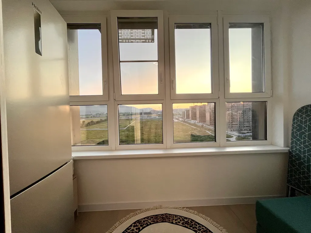 Комфортабельная видовая квартира с дизайнерским ремонтом возле моря