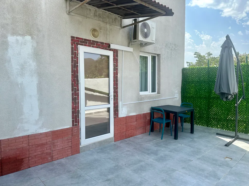 Уютная квартира с двором для хорошего отдыха