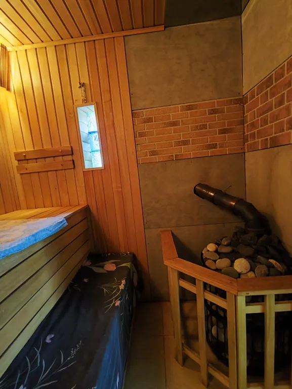 Шикарный дом с сауной и бильярдом.