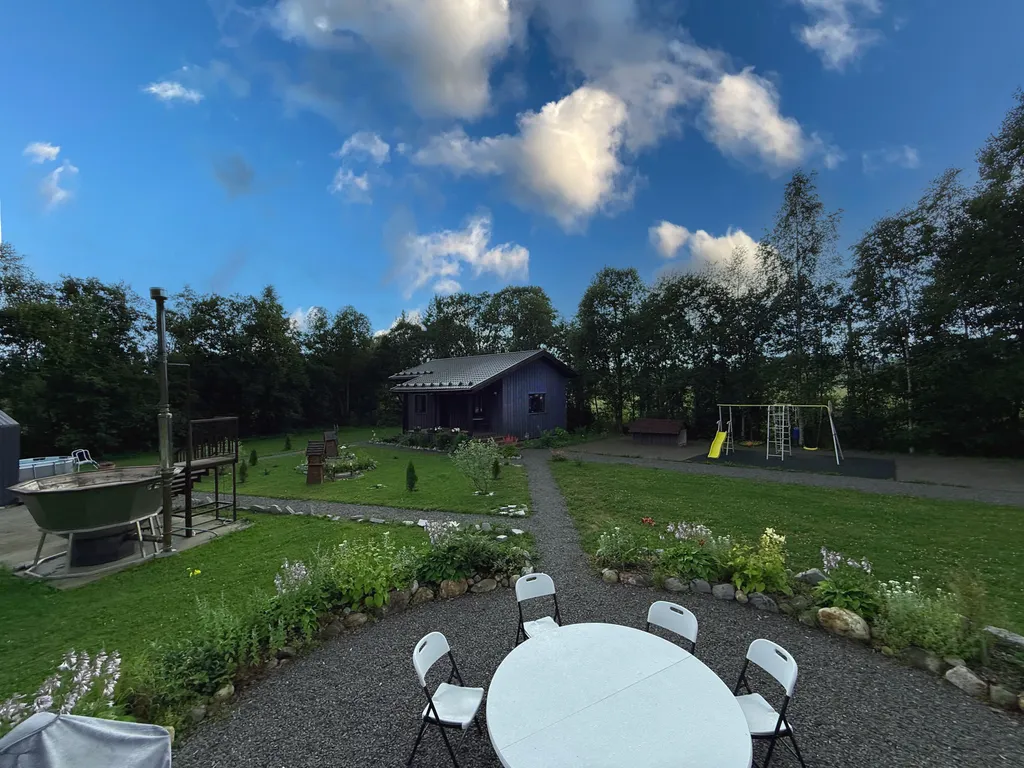 Дом в окружении заповедного леса у подножия горы Варамяки