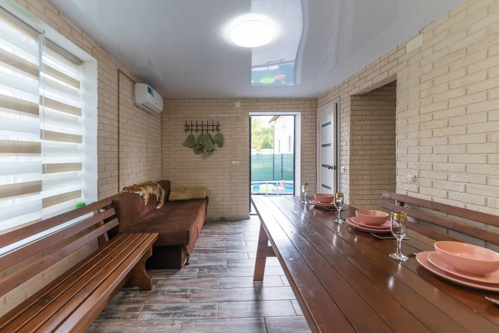 Дом с баней и бассейном