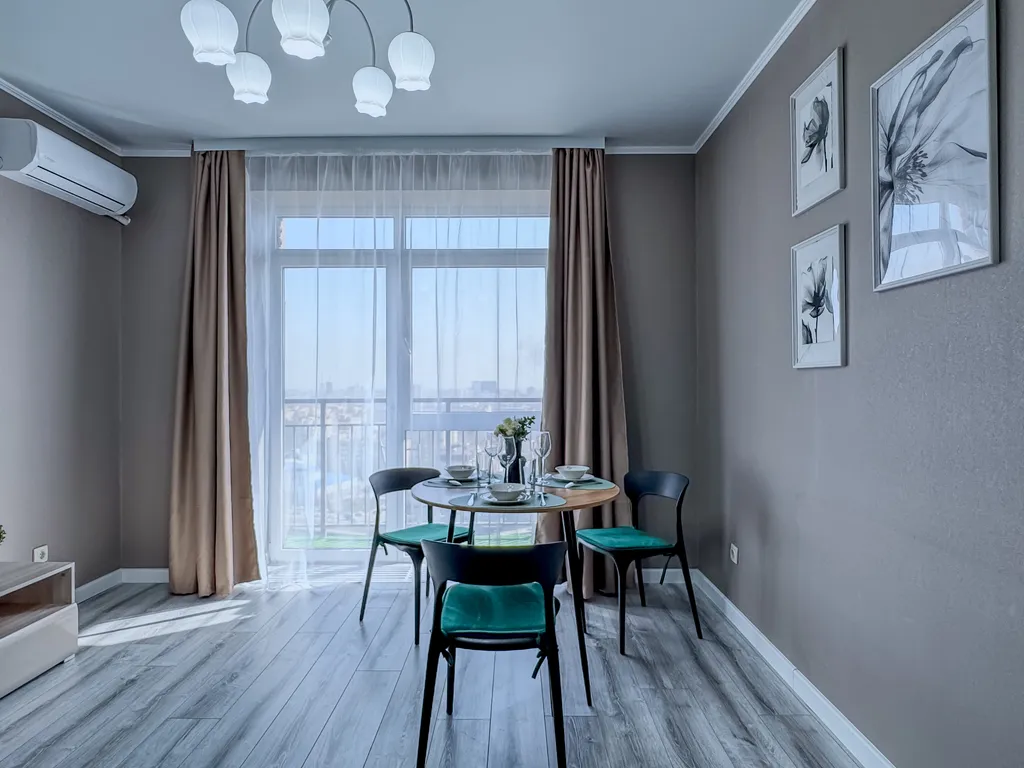 Квартира с евроремонтом, вид на город и реку