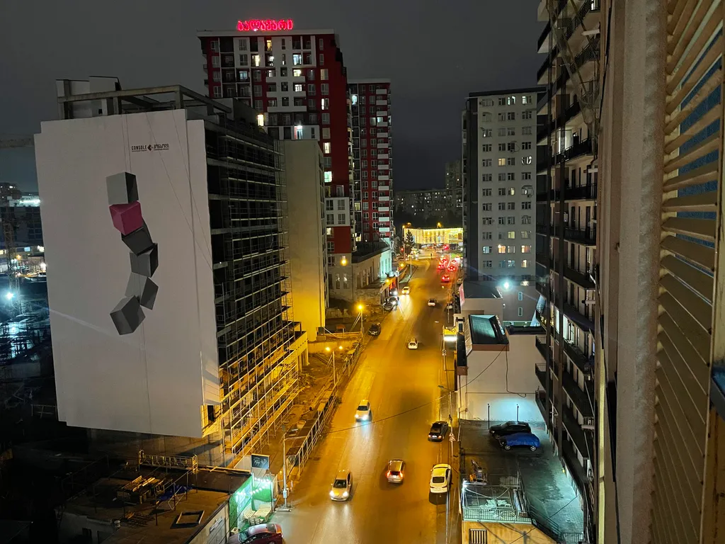 Stylish apartment with mountain and metro views