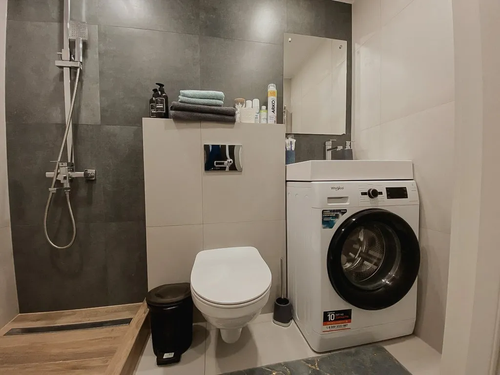 Дизайнерская двухуровневая квартира с панорамными окнами