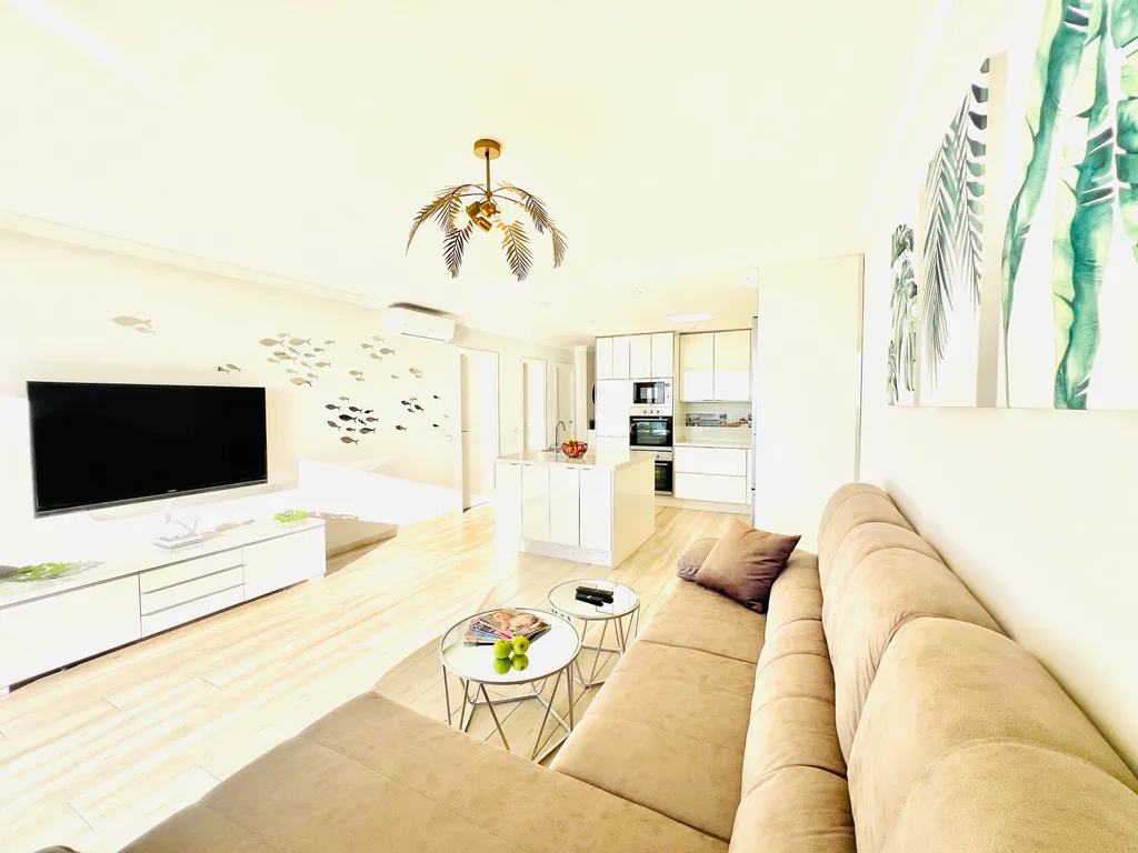 PaulMarie Superior Ocean Lounge