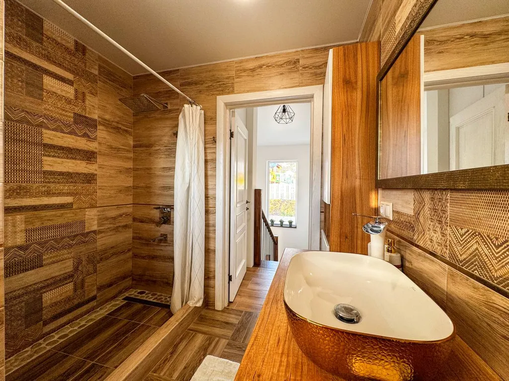 Таунхаус с дизайнерским ремонтом и террасой