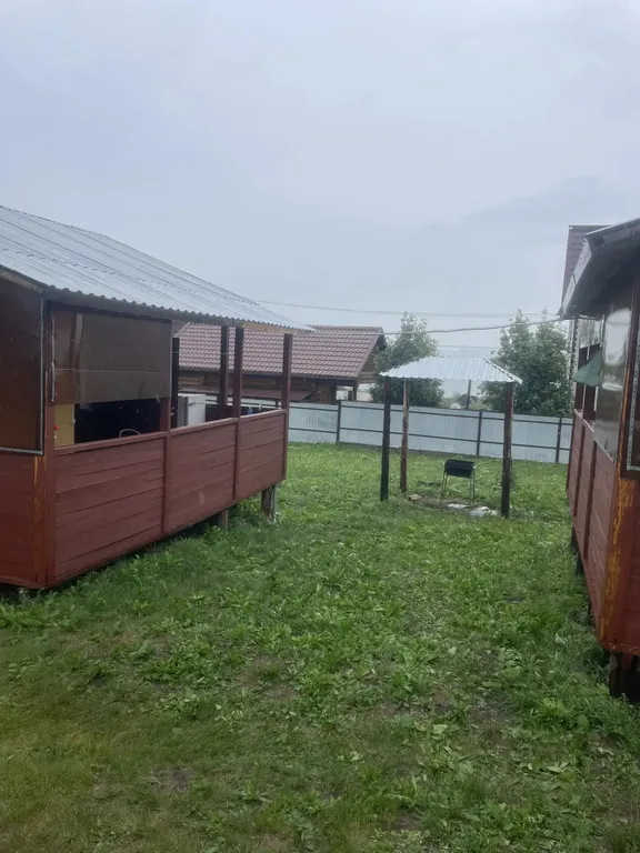 Домик на берегу озера Шира