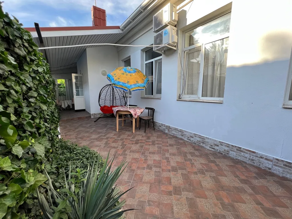 Домик с чудным зелёным двориком