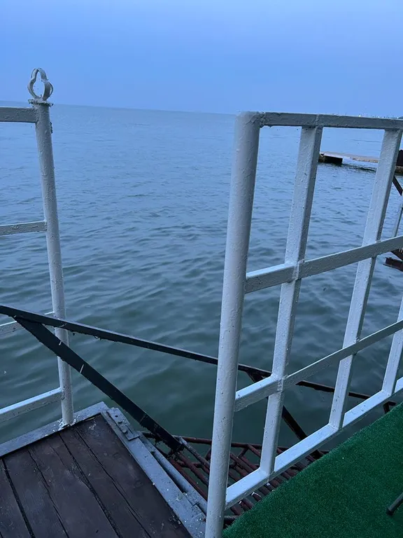 Коттедж со спуском в море