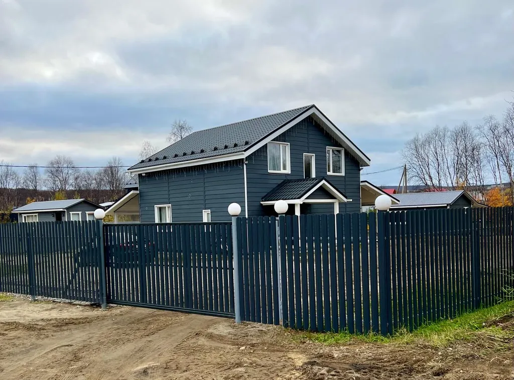 Дом и баня у реки