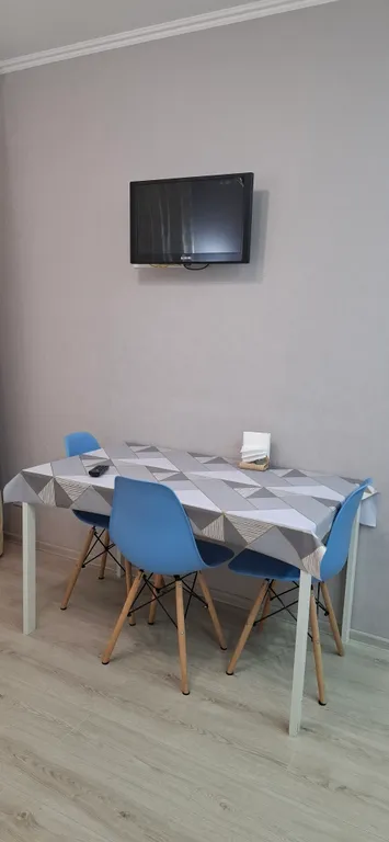 Квартира с большой кухней гостинной, вид из окна на Москву