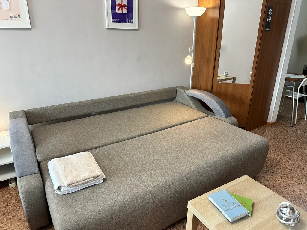 "В Гости!" на Строителей 90Б (1к квартира рядом с Кузнецким льдом)