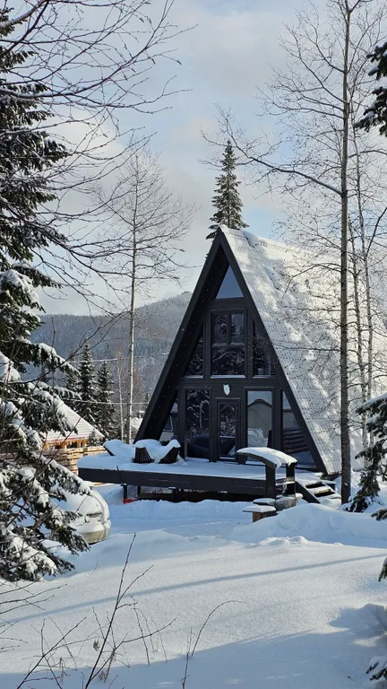 Дом в стиле A-frame с видом на горы