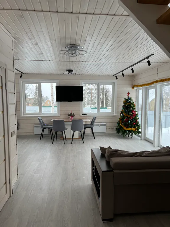 Дом в стиле Барнхаус на берегу реки Ока