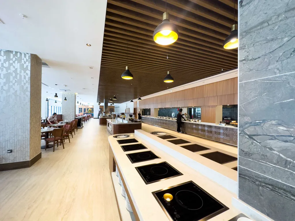 Azura World E с премиум инфраструктурой