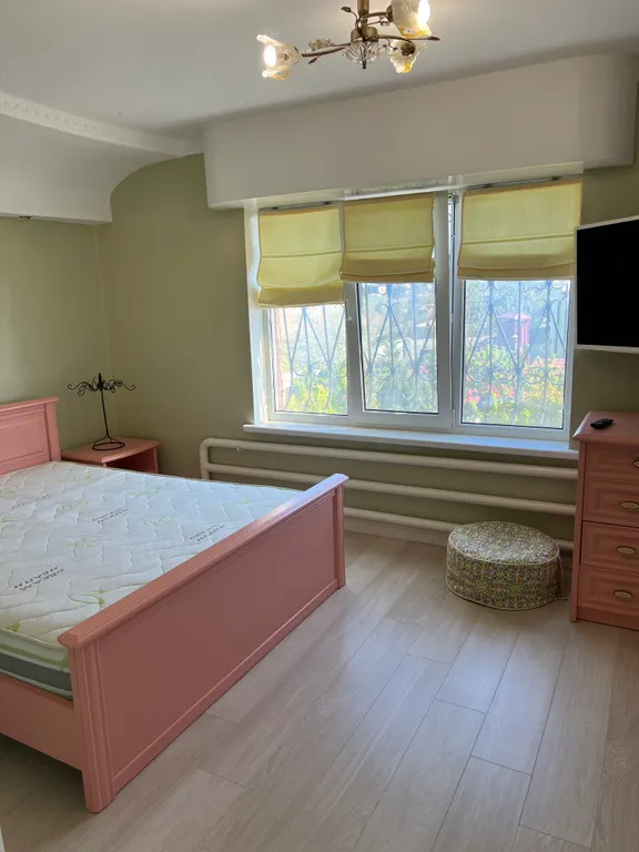 Уютный домик у озера