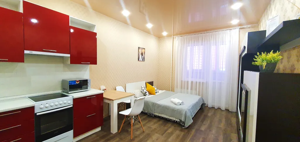 Квартира Студия рядом с ЖД вокзалом и ТРЦ  Аура — аренда посуточно в Сургут