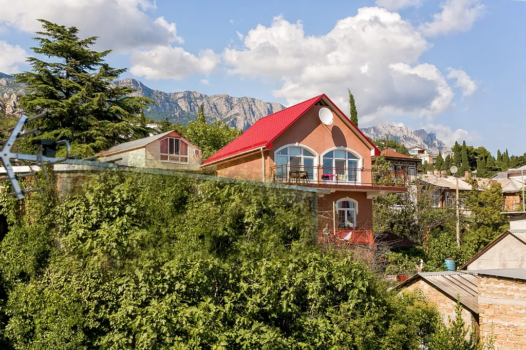 Современная квартира-студия под горой Кошка