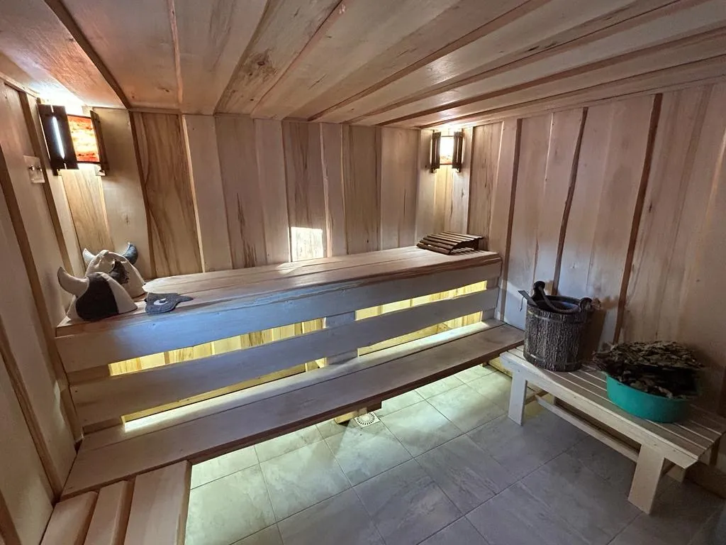 Уютный коттедж в окружении леса