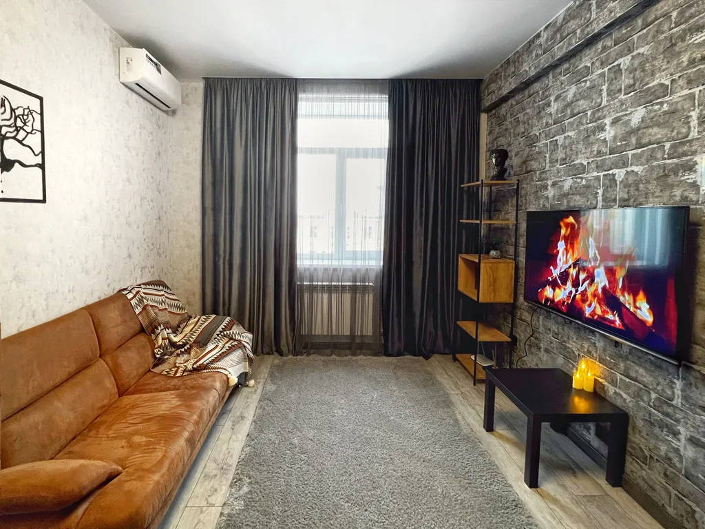 Kраcивaя тёплaя кваpтирa в центрe на развязке к Главным Заводам города