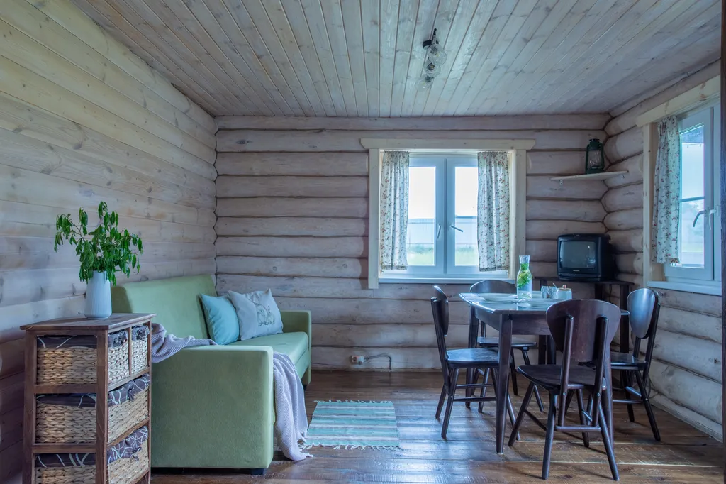 Уютный домик рядом с озером